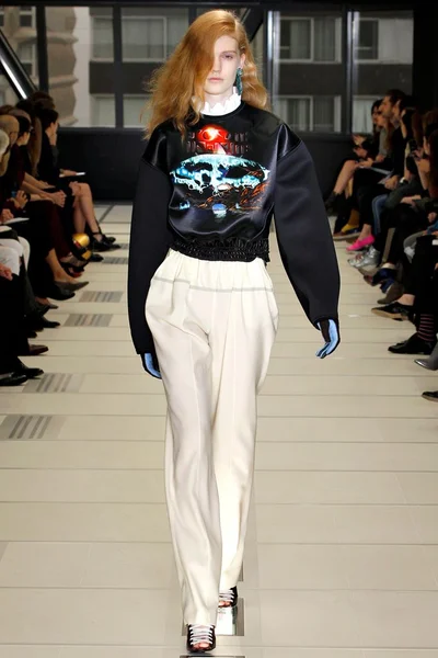 Look 25